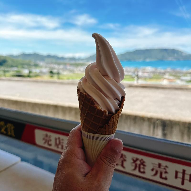 すももソフトクリーム(津田の松原サービスエリア上り)