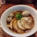 芳醇醤油鶏そば　全部乗せ