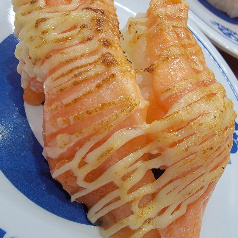 炙りチーズサーモン(くら寿司 川口小谷場店)