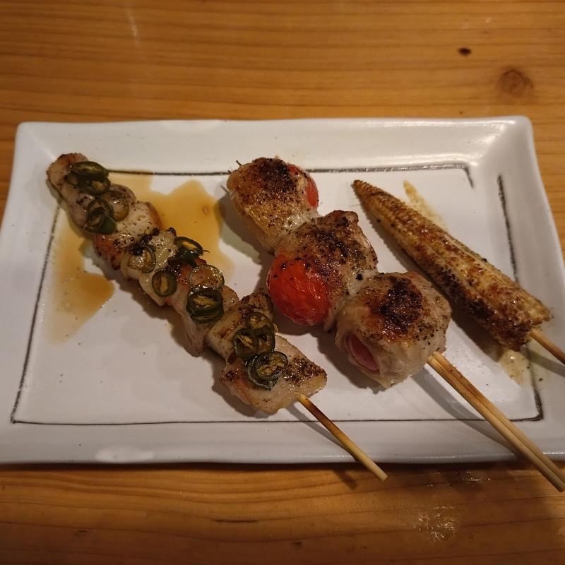 豚バラ＆トマト巻き＆ヤングコーン(炭火やきとり 恵 （メグミ）)