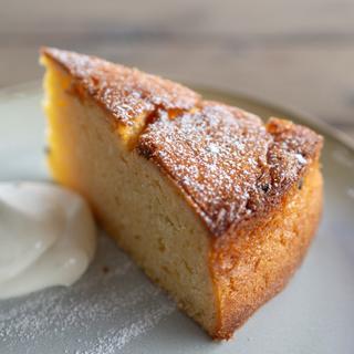 パッションフルーツとココナッツのバターケーキ