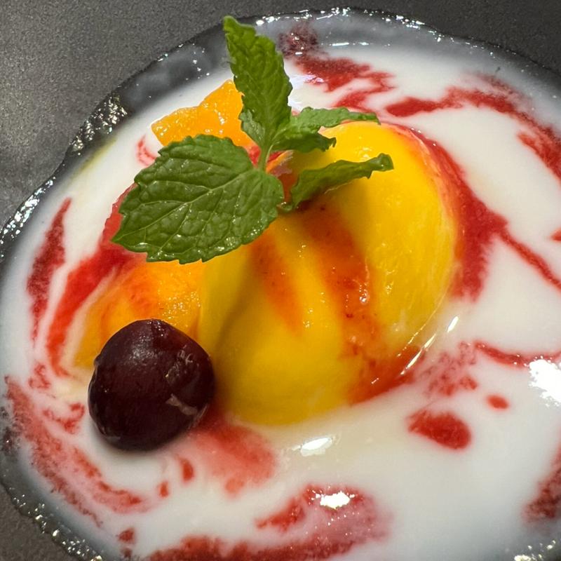 宮崎マンゴーのムース・パイナップルタルト(中国料理 滄)