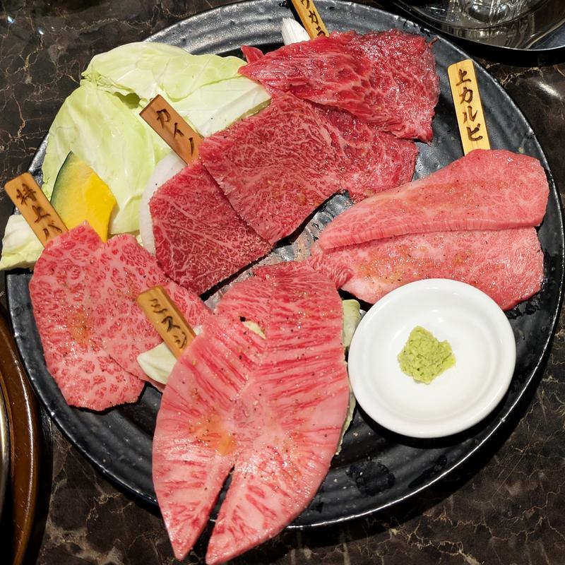 和牛極上盛り合わせハーフ(炭火焼肉 楽牛園)