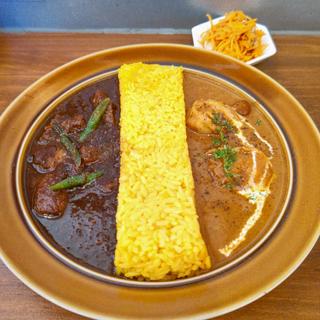 2種盛り(ポークジンジャーカレー・エビのクリームカレー)