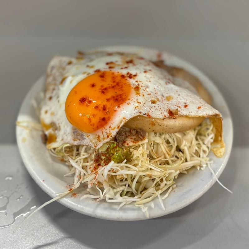 チャーシューエッグ(東京ギョーザスタンドウーロン)