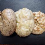 イチジクとくるみのティーベーグル、(北海道産)枝豆チーズベーグル、(自家製)台湾パイナップルケーキ風ベーグル