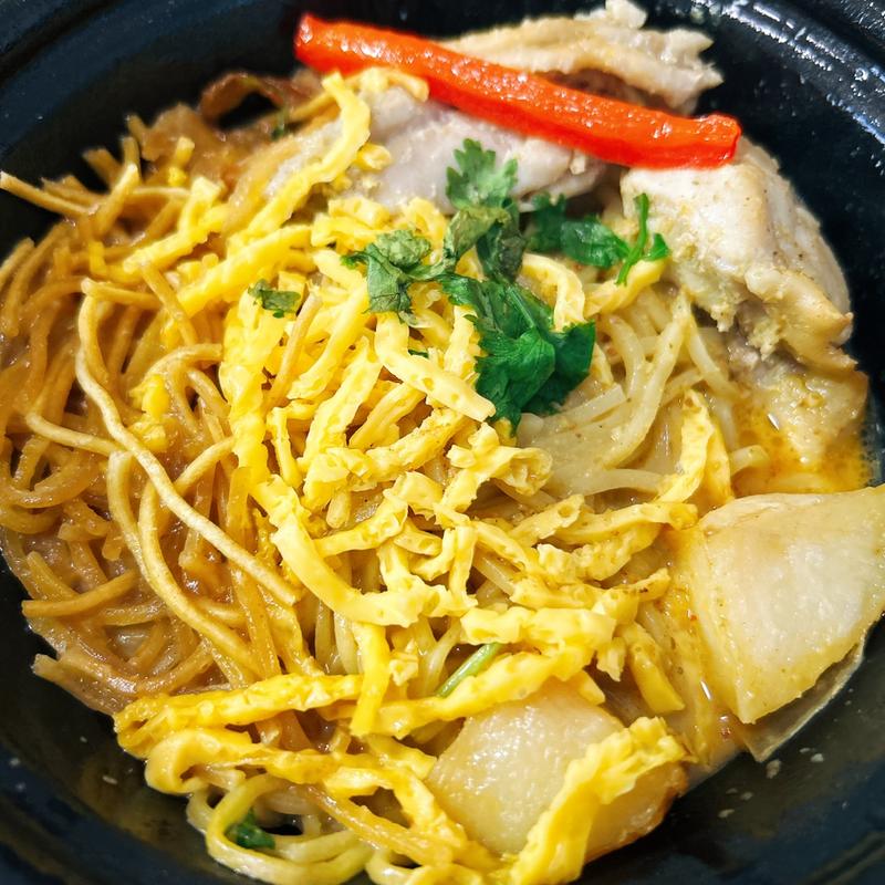 マッサマンカレーヌードル(成城石井 阪急三番街店)