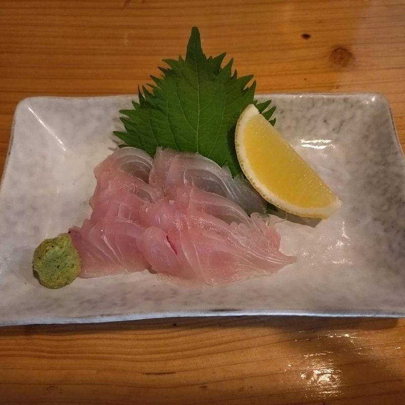 鯛の刺身(炭火やきとり 恵 （メグミ）)