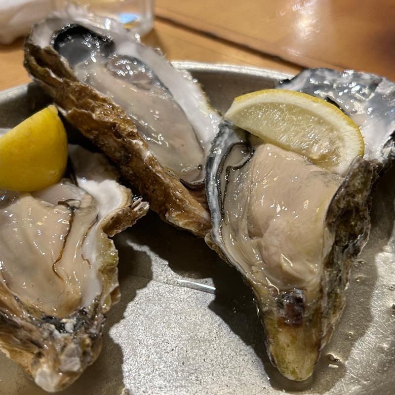 生牡蠣3個(かき小屋 飛梅 神田西口店)