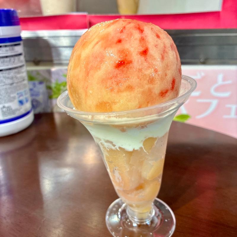 桃のパフェ(阪急大阪梅田駅 2階中央催事店)