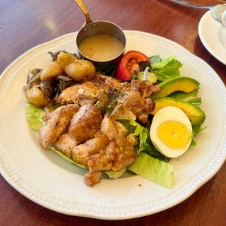 グリルチキンサラダ