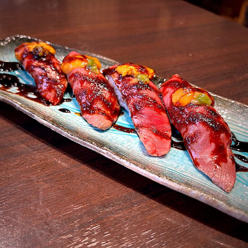 和牛とウニの炙り寿司(仙台牛焼肉 と文字)