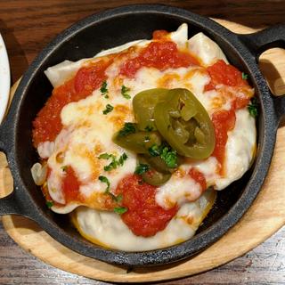 鉄板餃子のトマトソースチーズ焼き