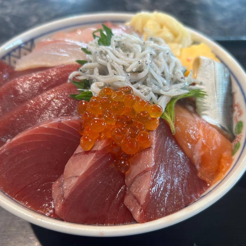 海鮮丼(さかな屋食堂ウロコジュウ)