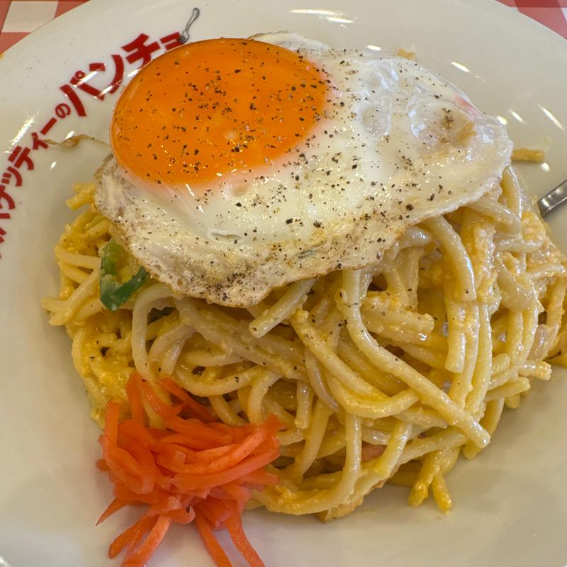 白ナポリタン(メガ)＋目玉焼き(スパゲッティーのパンチョ 新座野火止店)