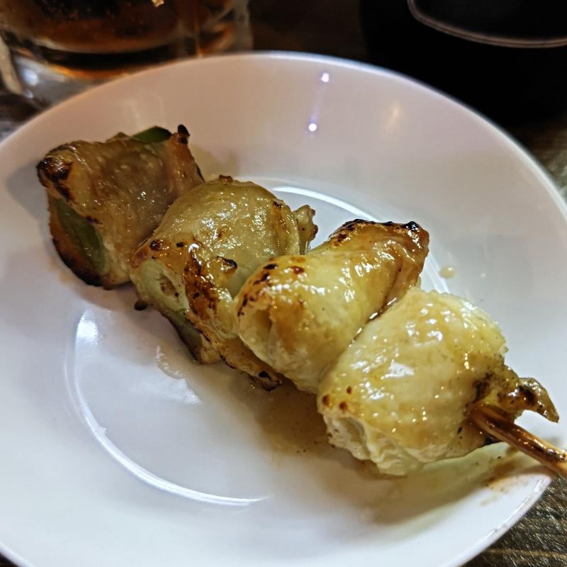 長ネギ鶏皮巻き(浜とん)