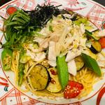鶏と7種の夏野菜のネギ塩レモンペペロンチーノ