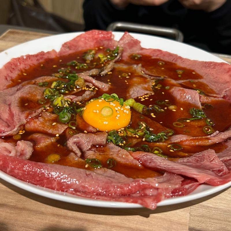 和牛上ロース炙りユッケ(和牛・ホルモン ちりとり鍋 いその)