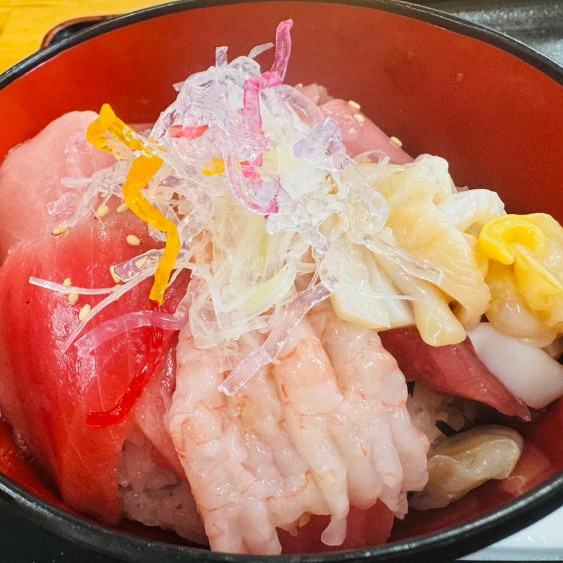 三種中トロ丼(みなと市場 小松鮪専門店 （コマツマグロセンモンテン）)