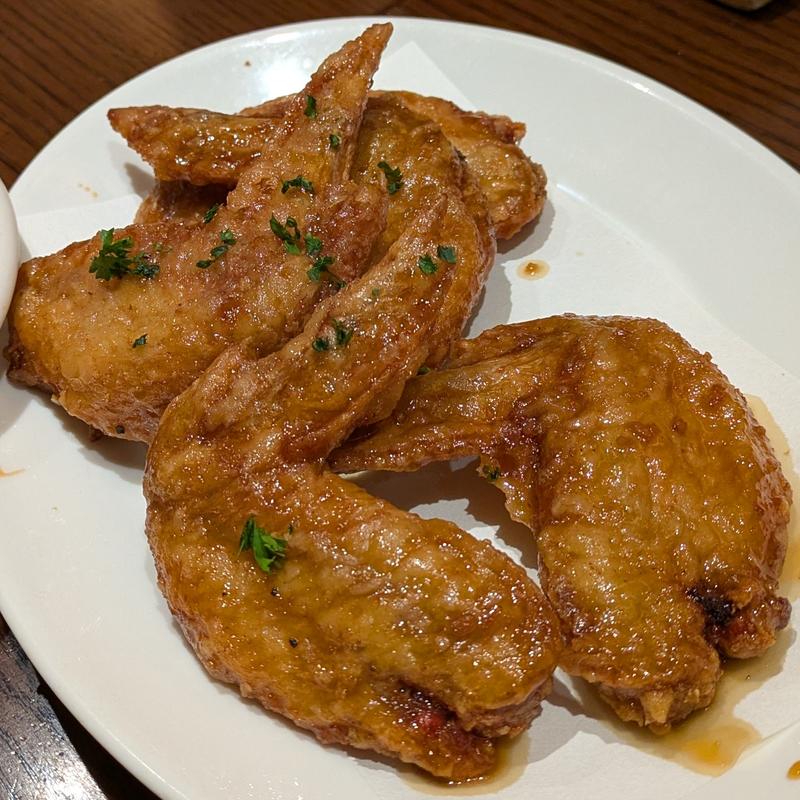 手羽先素揚げバッファローウイング（甘辛）(BEER HOUSE 森卯)