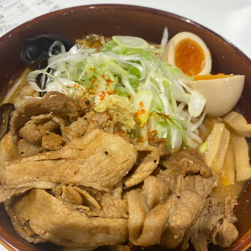 炙り豚盛り味噌ラーメン　味玉入り(札幌 みその ららテラス川口店)