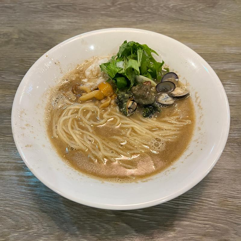 アカニシ貝と煮干しラーメン(ラァメン コハク)