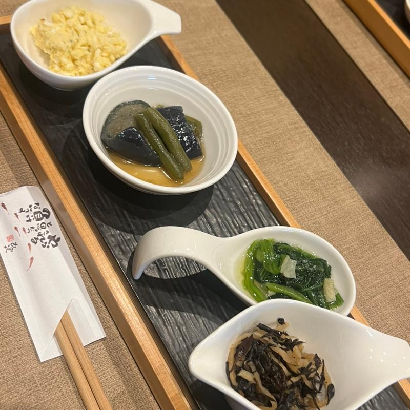 サービスランチ(前菜盛り合わせ)(創作料理 吉野)