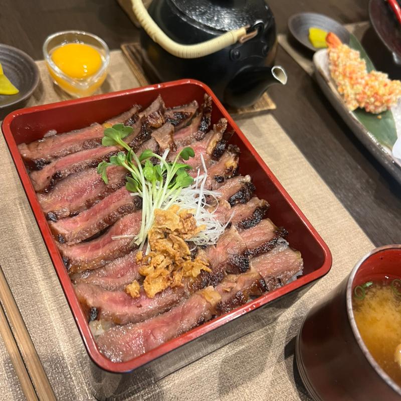 牛サーロインステーキ重(創作料理 吉野)