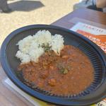 ひよこ豆の入ったたっぷりトマトで作る粗挽き鶏キーマカレー