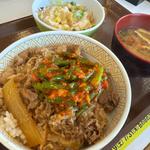 ニンニクの芽牛丼