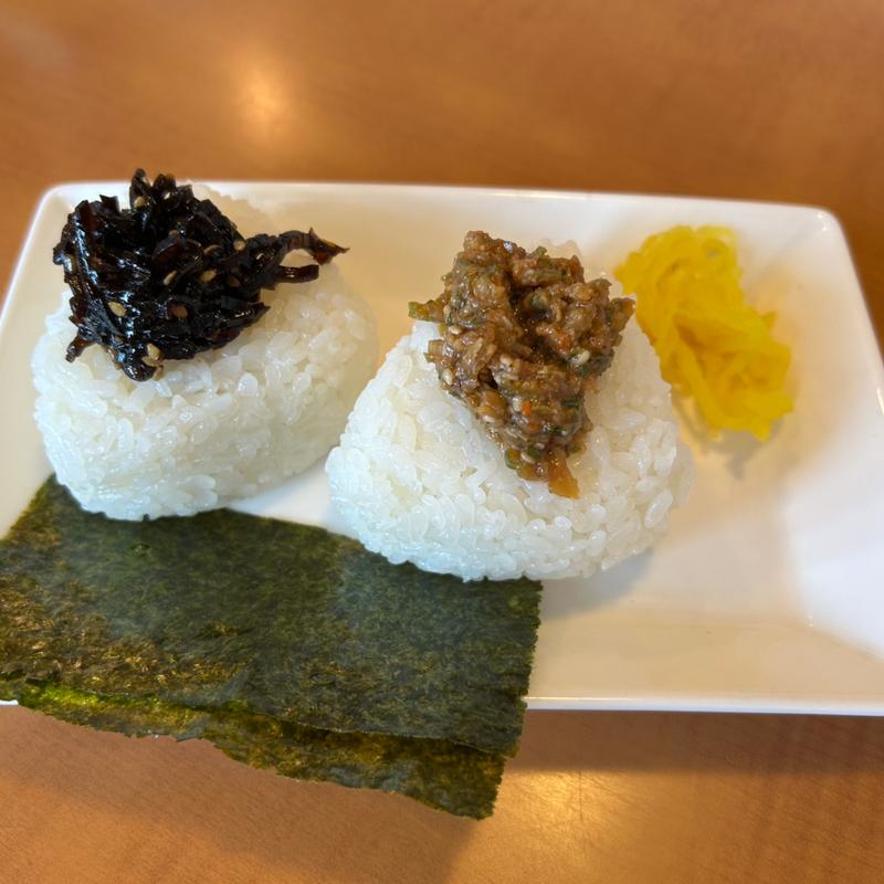 とんこつラーメン、おにぎりセット(東京とんこつ とんとら 北本店)