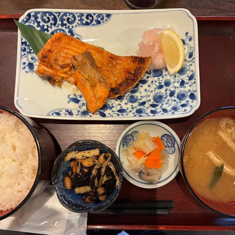 (炭火焼専門食処 白銀屋 大手町分店)