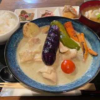本日の煮込み定食（グリーンカレー）