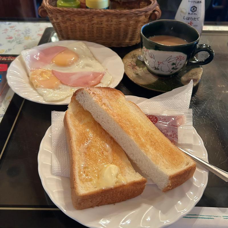 モーニング(トースト、ハムエッグ)ホットコーヒー(グリーン)