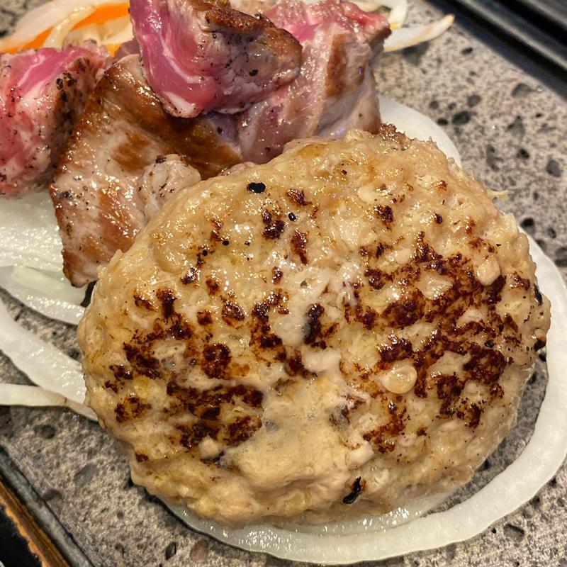 角切りステーキコンビランチ(石焼ステーキ 贅 小新店 （ゼイ）)