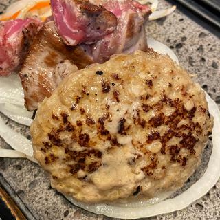 角切りステーキコンビランチ(石焼ステーキ 贅 小新店 （ゼイ）)