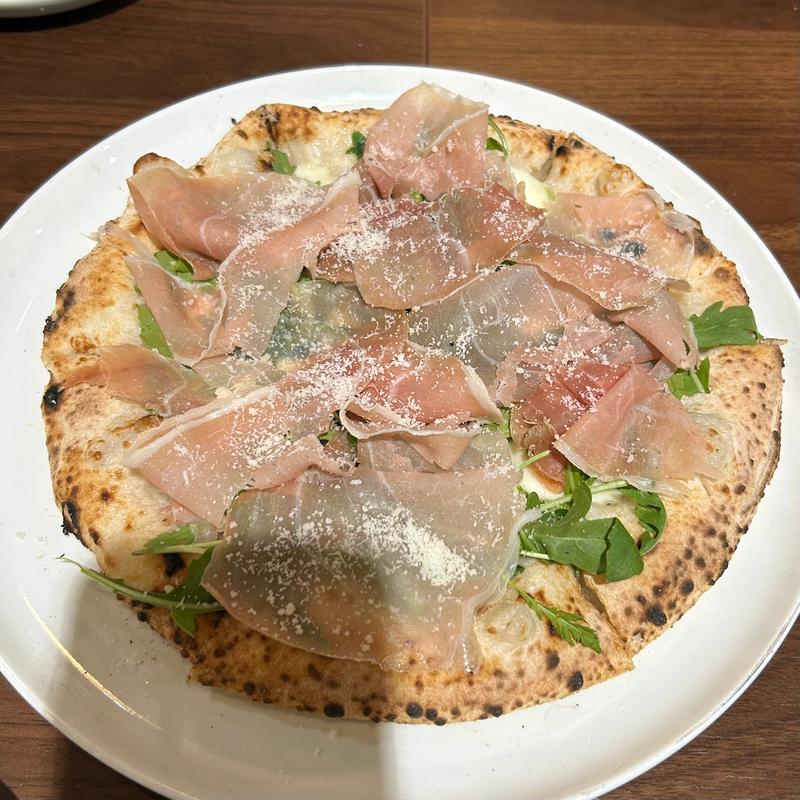生ハムとルッコラ(街のピザ屋さん)