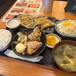 餃子と唐揚げ定食