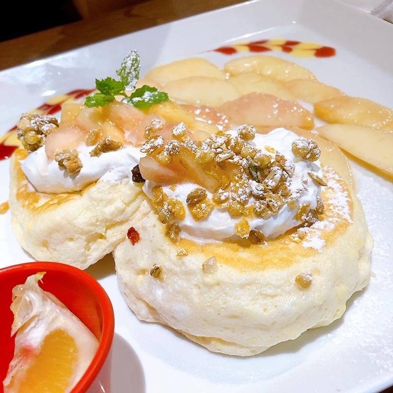 フレッシュピーチのサマーパンケーキ(むさしの森珈琲 国泰寺店)
