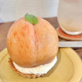 桃丸ごとタルト