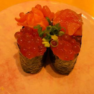 いくらとマグロの軍艦