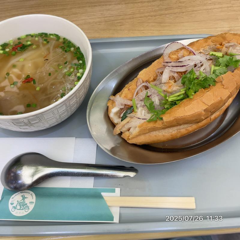 バインミーチキン&ミニフォーポーク(越南路 エツナンルー 横浜ワールドポーターズ店)