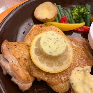 阿波踊りチキンソテーとエビフライ