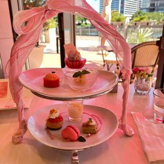 桃のアフターヌーンティー(アニヴェルセル カフェ みなとみらい横浜)