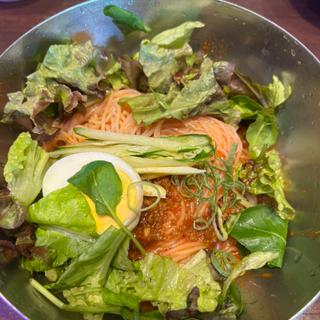 ピビン麺