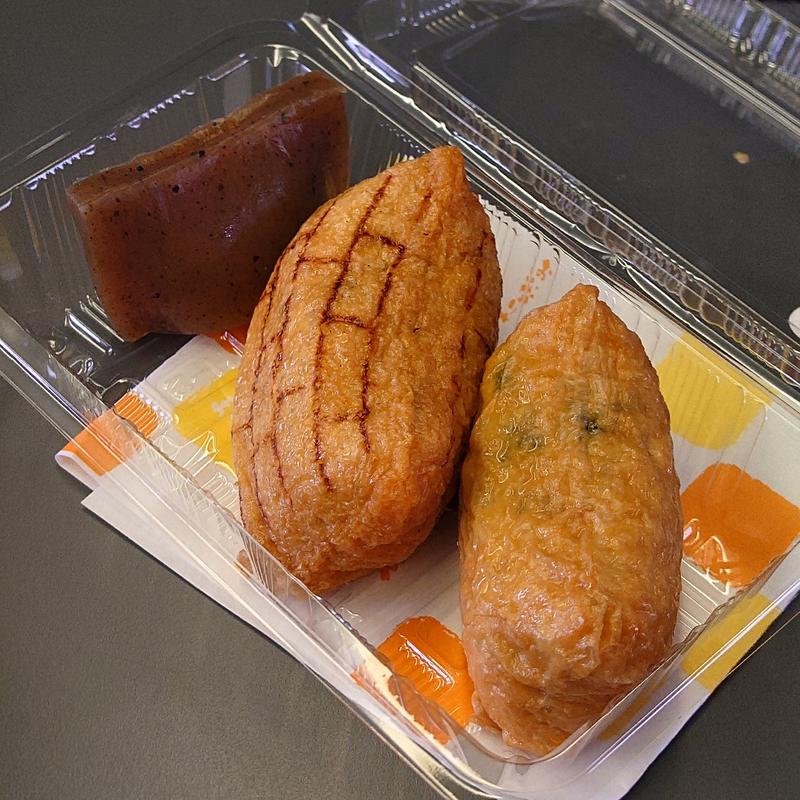 いなり2種 こんにゃくいなり(豆狸(まめだ) グランスタ東京店（いなり寿司専門店）)