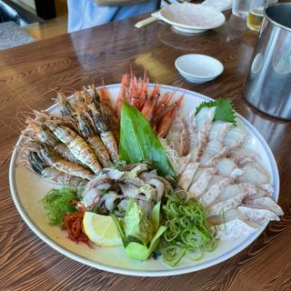 のどぐろ刺身、鯵のなめろう、とらえび、甘えび(割烹しんとく)