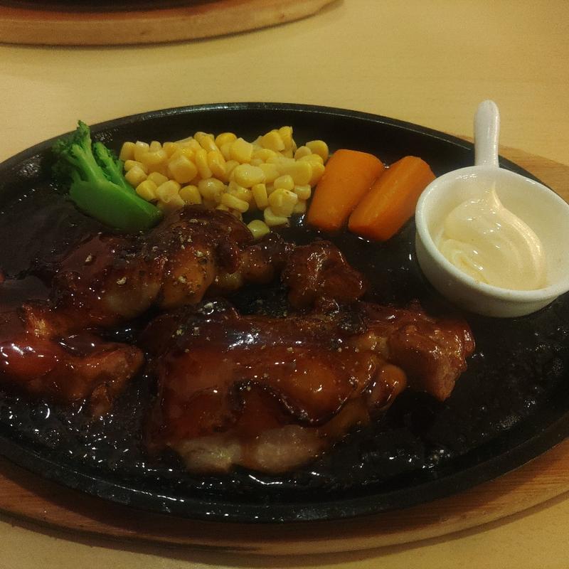 チキンステーキ(ハンバーグ&パフェ·タルト そらり三田川店(吉野ヶ里店))