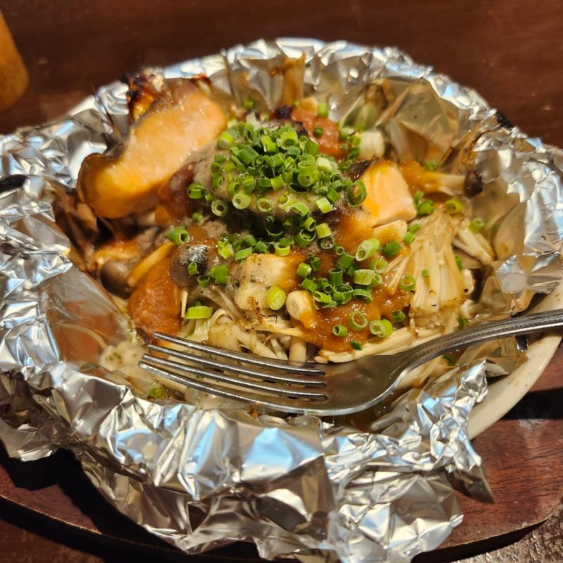 鮭とキノコのちゃんちゃん焼き(居酒屋くんか)