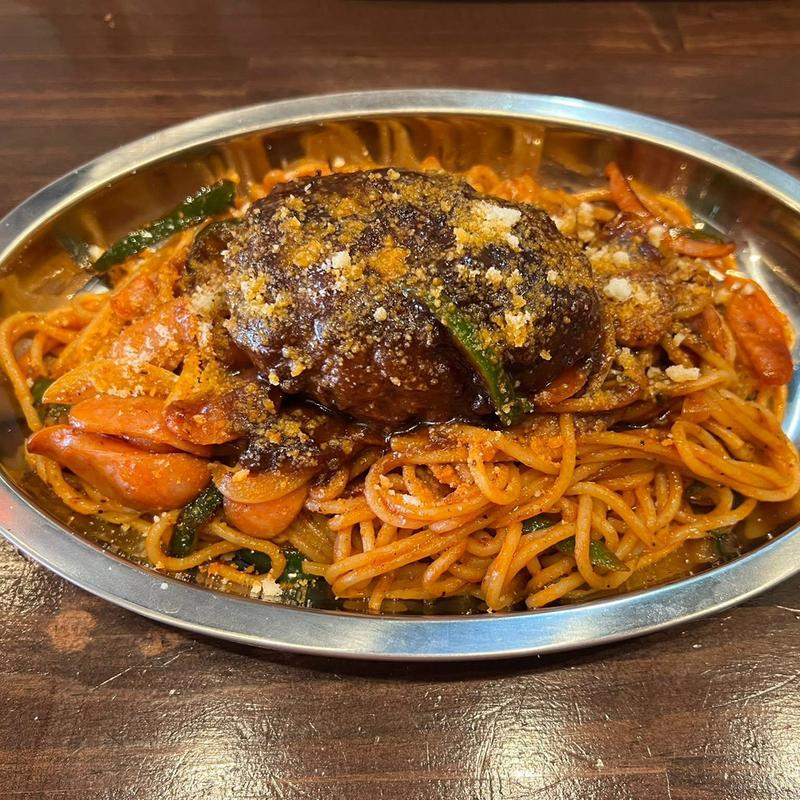 ハンバーグナポリタン 大盛り(Bistro macaroni)